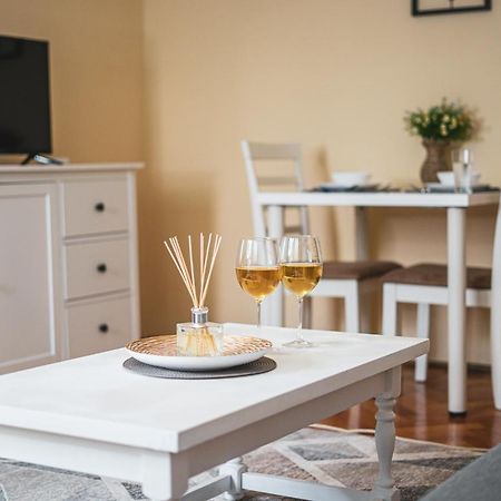 Central And Modern Apartment With Free Parking ทิมิชัวรา ภายนอก รูปภาพ