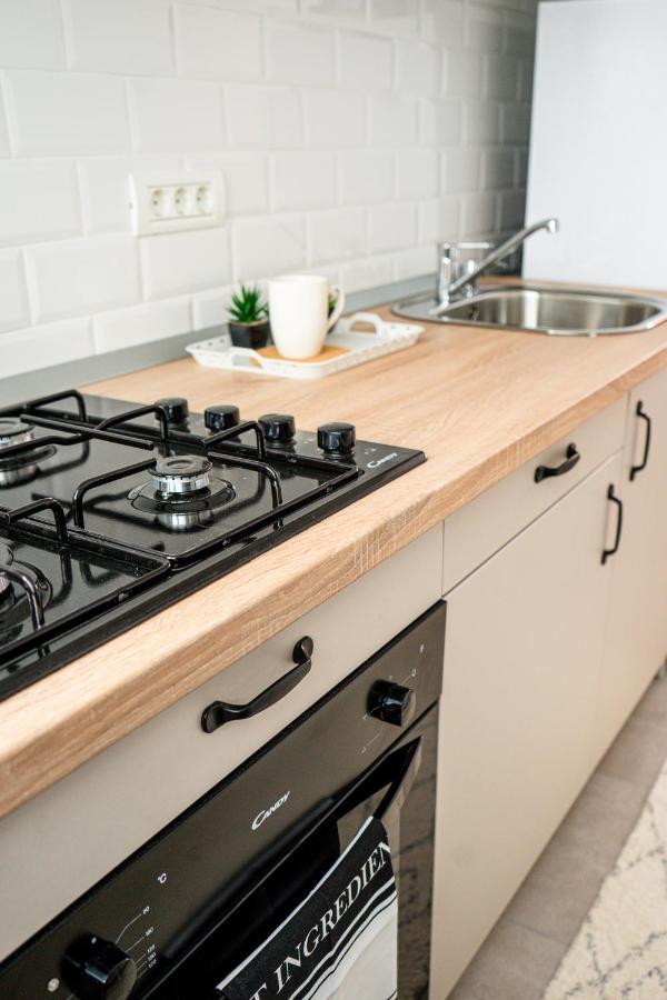 Central And Modern Apartment With Free Parking ทิมิชัวรา ภายนอก รูปภาพ
