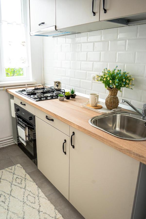 Central And Modern Apartment With Free Parking ทิมิชัวรา ภายนอก รูปภาพ